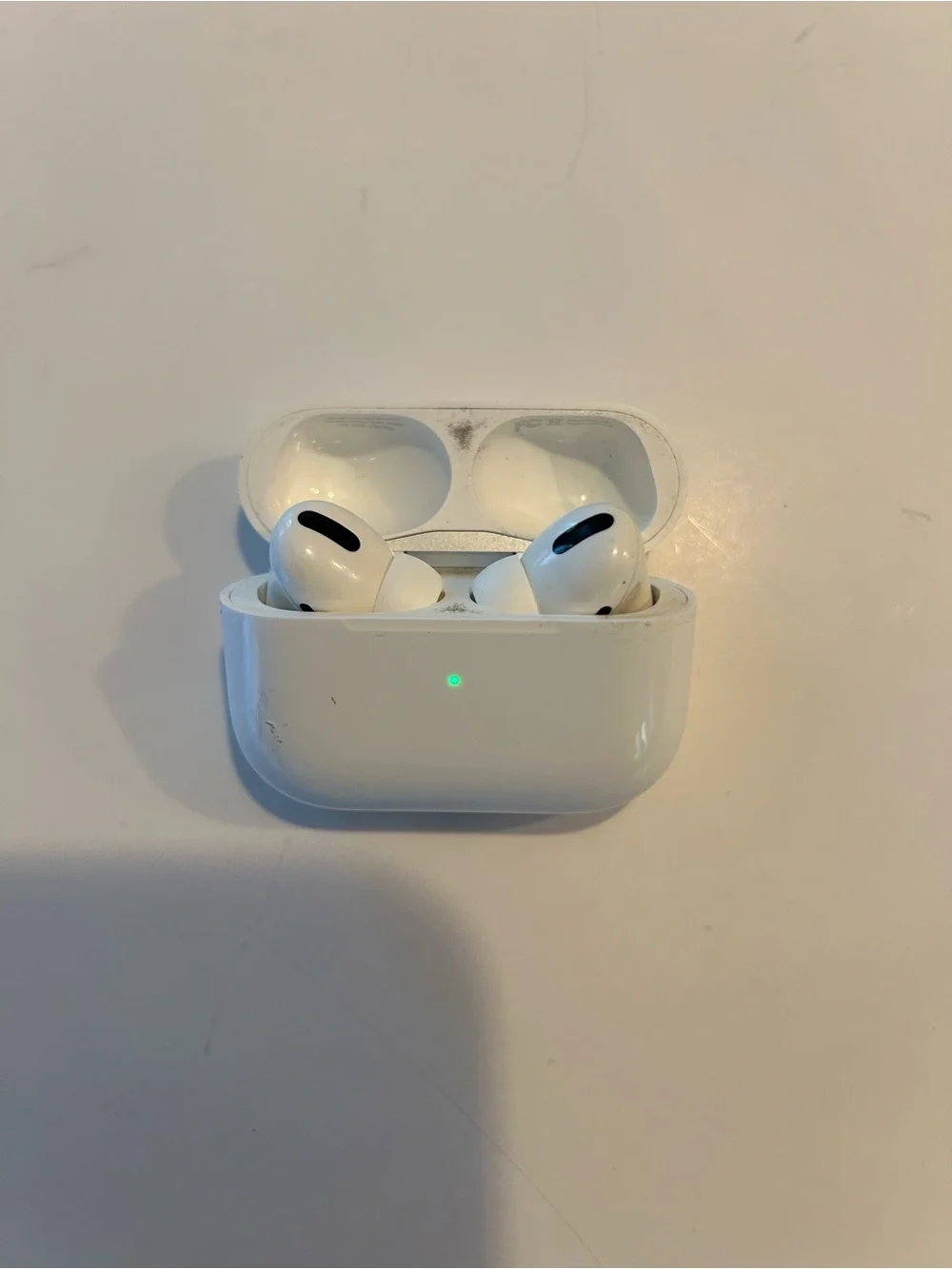 Apple AirPods Pro 2nd Generation/ MagSafe Wireless Charging Case /White